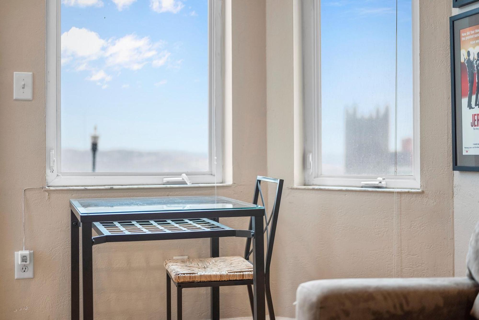 Charming Studio-Panoramic View-Your Pittsburgh Sanctuary Lägenhet Exteriör bild