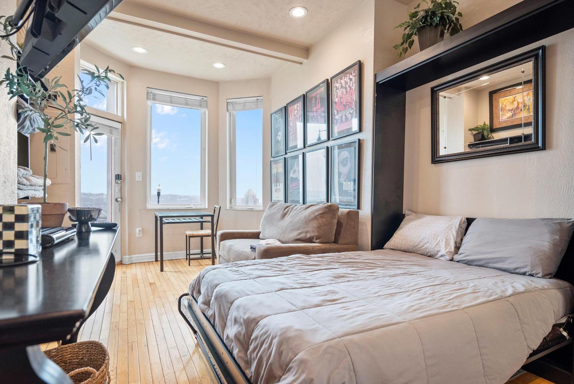 Charming Studio-Panoramic View-Your Pittsburgh Sanctuary Lägenhet Exteriör bild