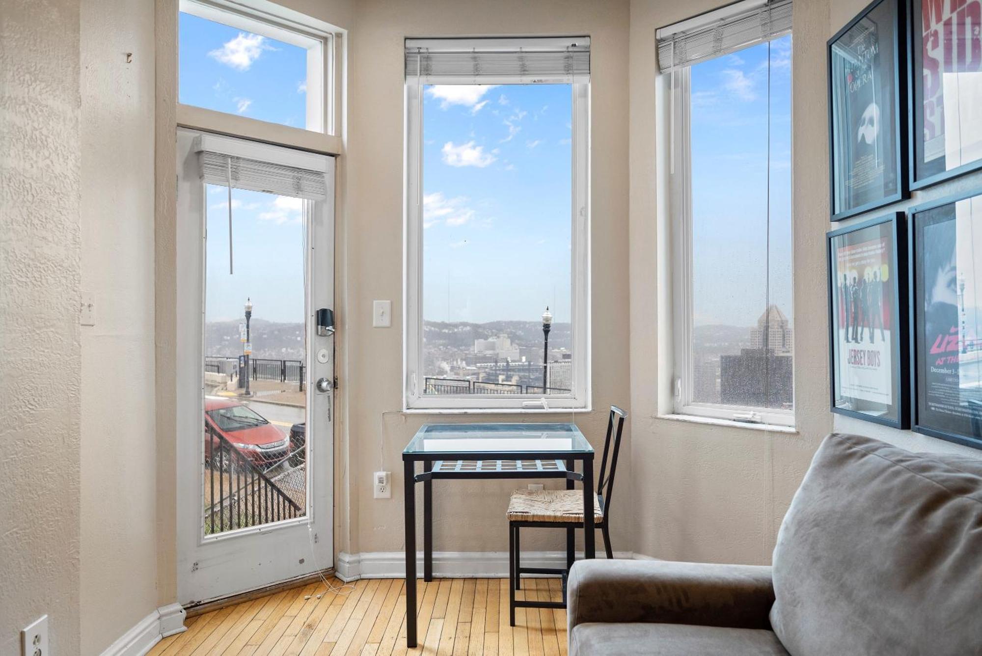 Charming Studio-Panoramic View-Your Pittsburgh Sanctuary Lägenhet Exteriör bild